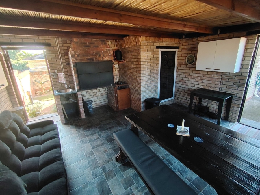 2 Bedroom Property for Sale in Walmer Downs Eastern Cape